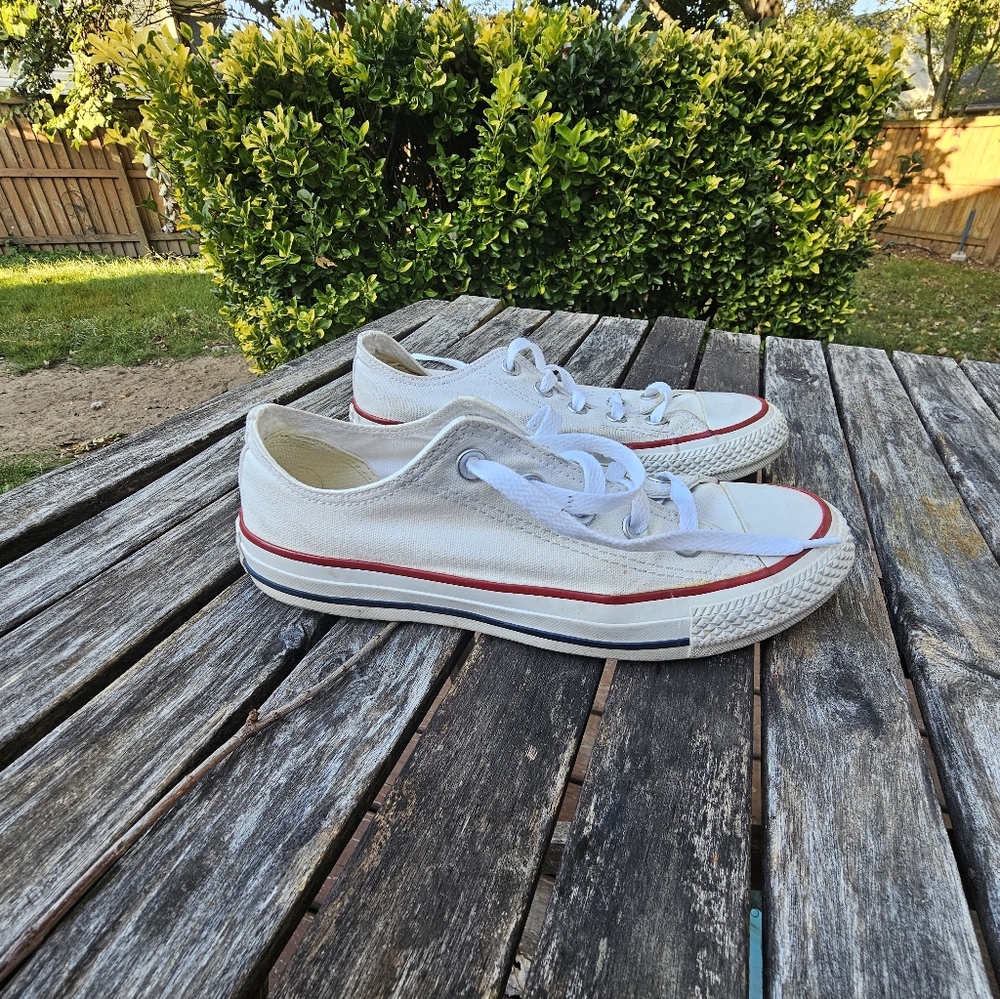 Classic Converse Sneakers. Size 6